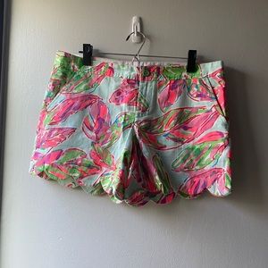 Lilly Pulitzer size 10 buttercup scallop shorts
